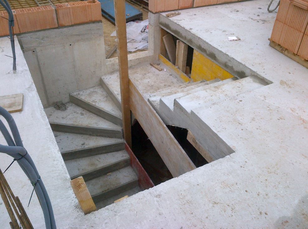 escalier RDC/Garge/cave dcoffr