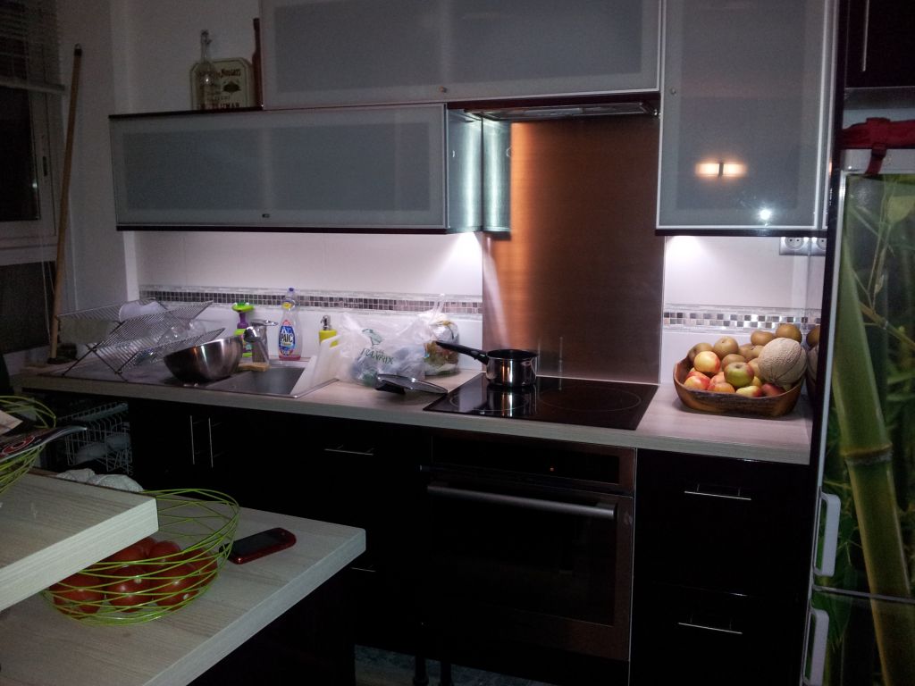Rubans LED pour cuisine – Bandeaux LED de cuisine – Bandes LED plan de  travail et meubles de cuisine