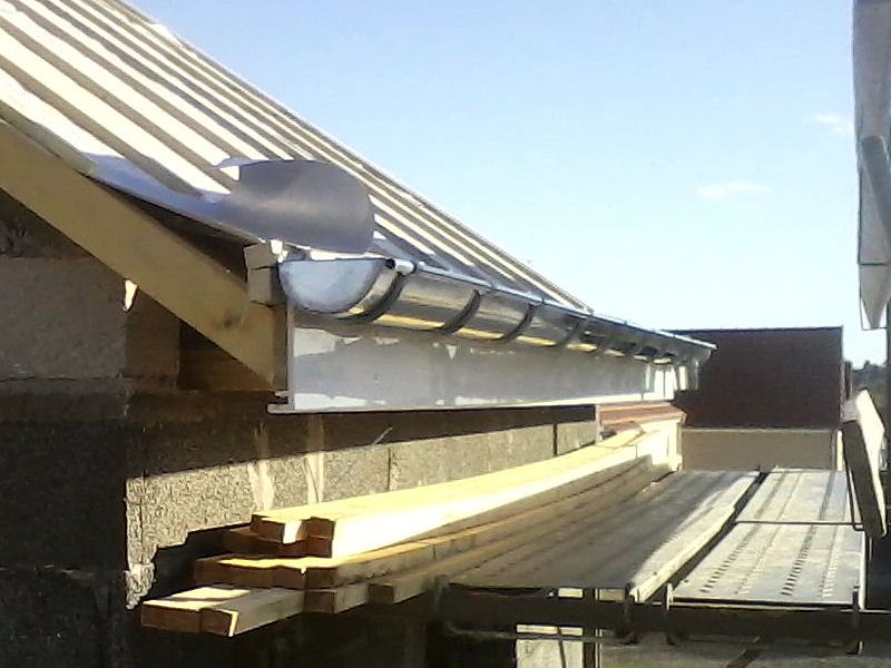 12 oct : détail gouttière et bandeau de rive PVC