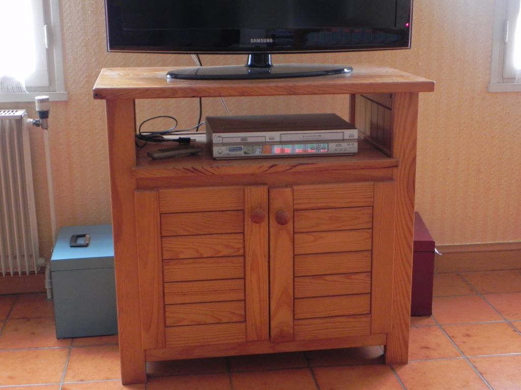 veil meuble de tv en pin retransform en meuble sous evier