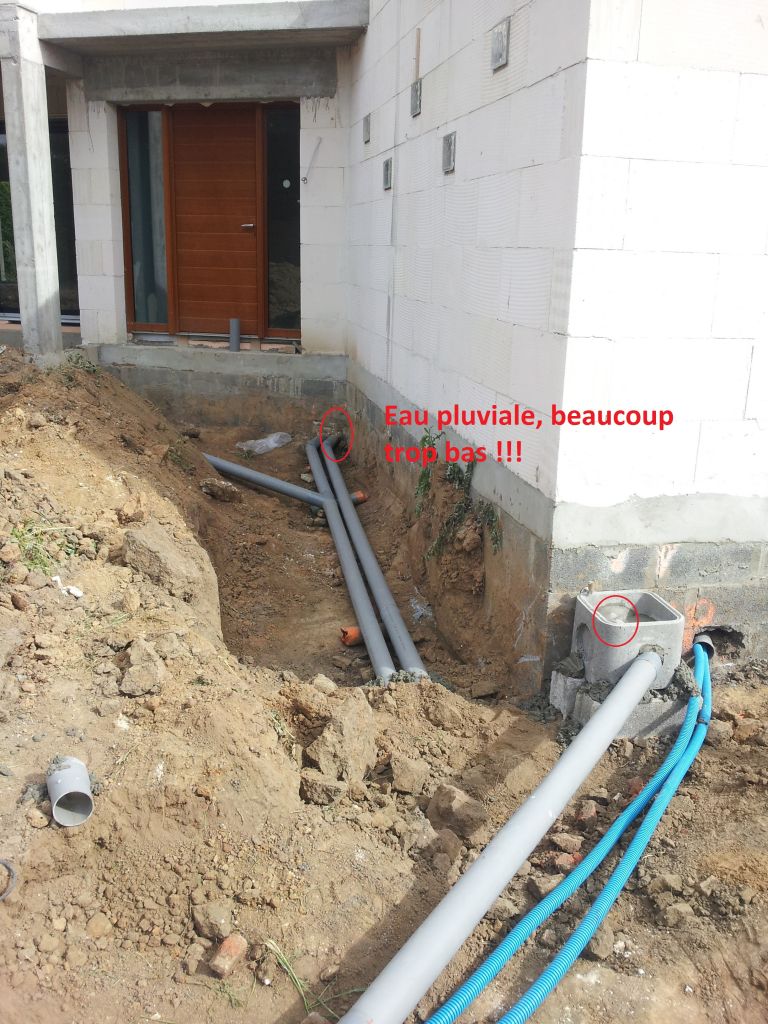 20120918 - Erreur du constructeur sur la hauteur des vacuations pluviales (normalement dans le premier parpaing !!)