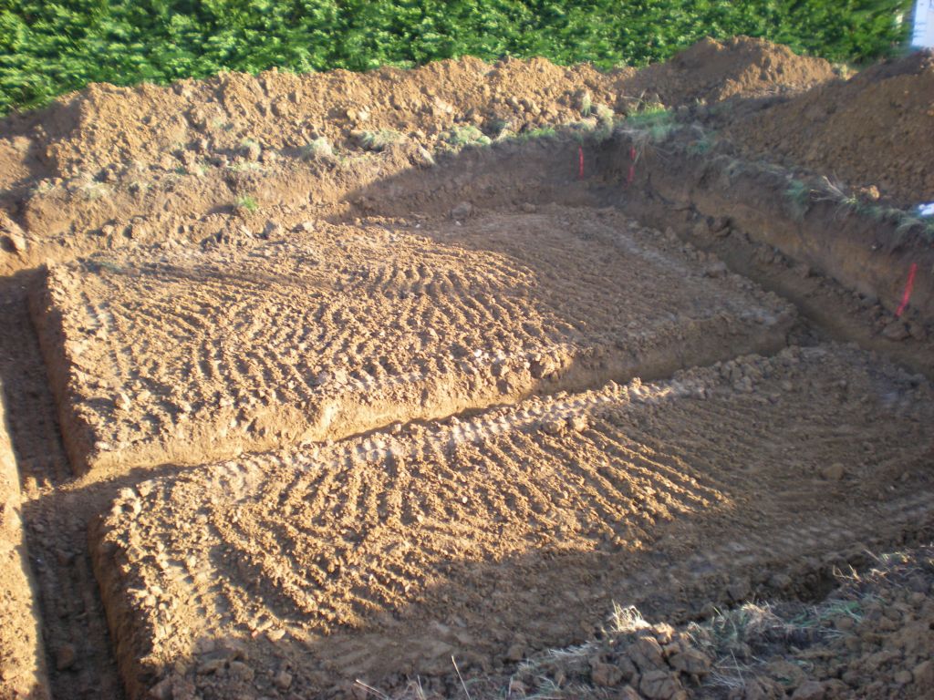 Et voila un norme trou au milieu de notre terrain.