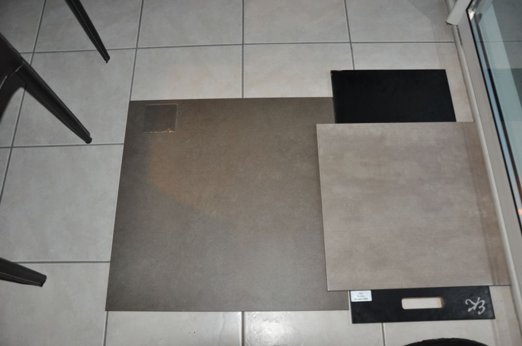 choix carrelage taupe (le plus près de la fenetre)