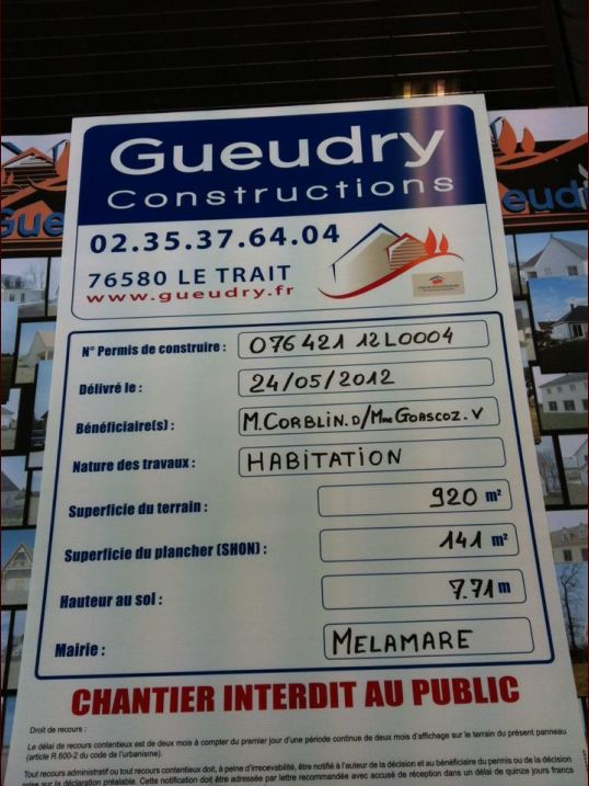 24 Mai 2012 : Hip Hip Hip !!!! On ne pensait pas pouvoir attacher et accorder autant d'importance  un simple panneau en plastique !!  
<br />
L'attente a t longue !
<br />
Vivement demain qu'on aille le poser sur le terrain !!!