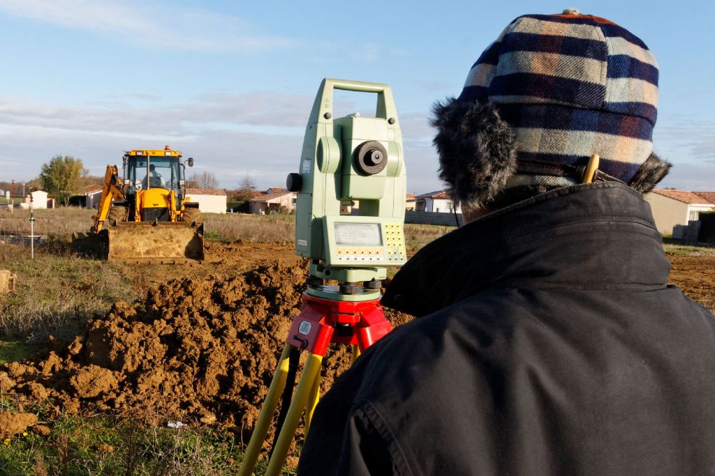 Implantation de la maison par le géomètre