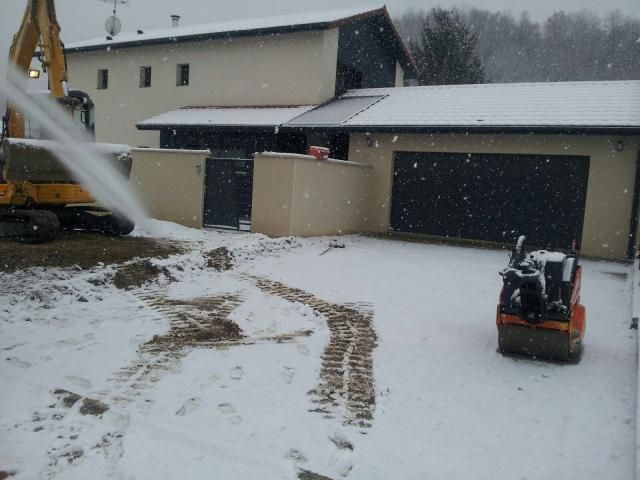 debut travaux de terrassement de l'allée de garage