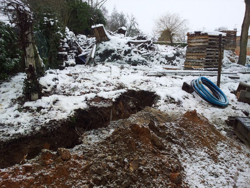 Raccordement  l'eau potable en cours (chantier sous la neige)