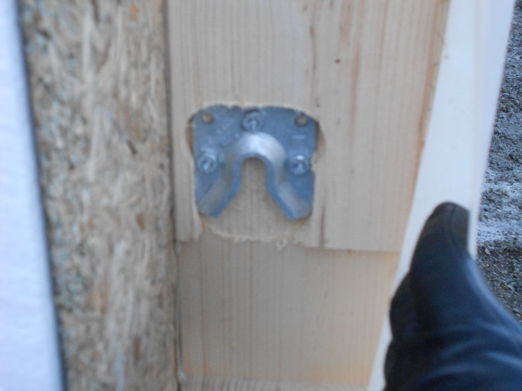 Systeme de fixation des murs entre eux