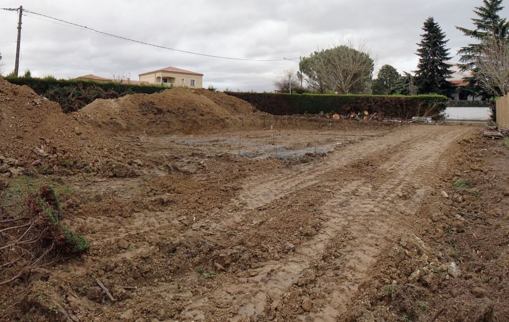 Les fondations ont t coules le 24 dcembre, jolie date! Les demeures du midi ont fait leur maximum pour couler les fondations alors que c'tait le dbut de leurs vacances pour viter que notre projet prenne du retard