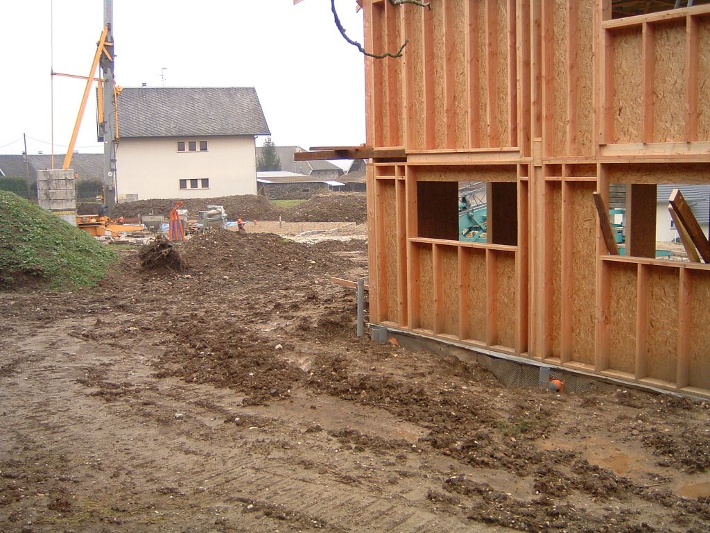 Faade Est et chantier du voisin en cours (au deuxime plan)