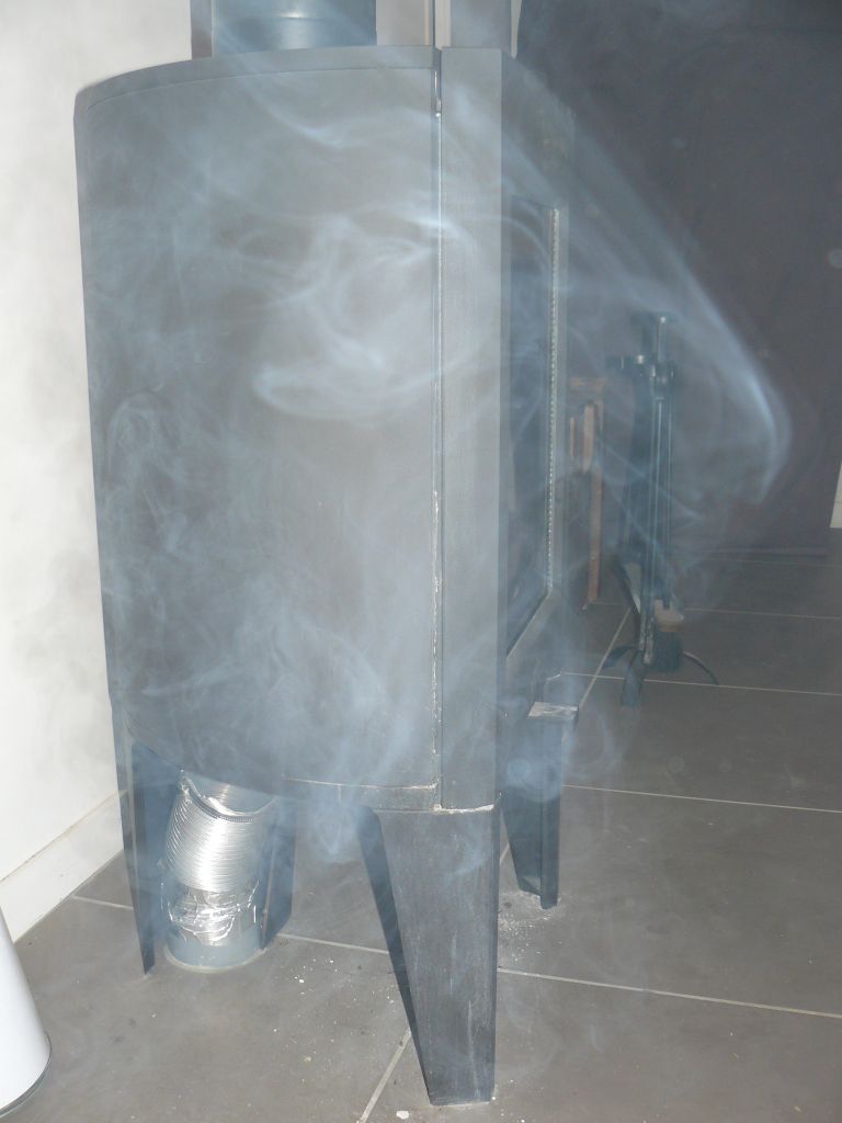 le poele jotul F162 fume terriblement, porte ferm en usage normal...