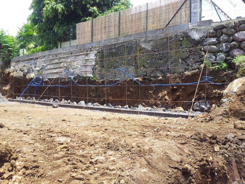 Le début du mur de soutènement