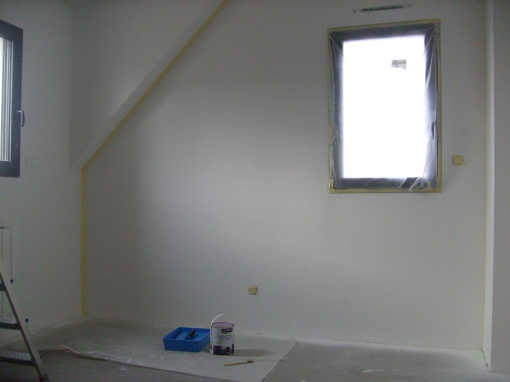 pr�paration mur de couleur d' une chmabre en haut