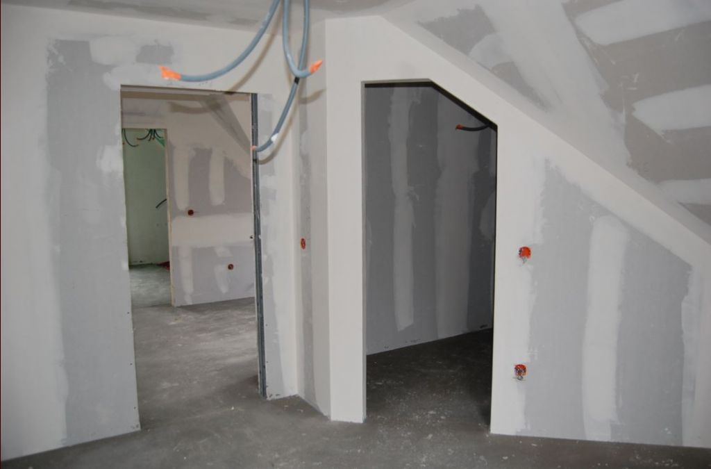 finitions des cloisons, chambre parentale, entrée du dressing