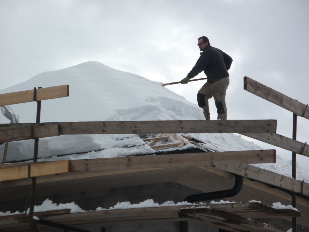 Dieu déposa de la neige ... et le père de son fils l'enleva !