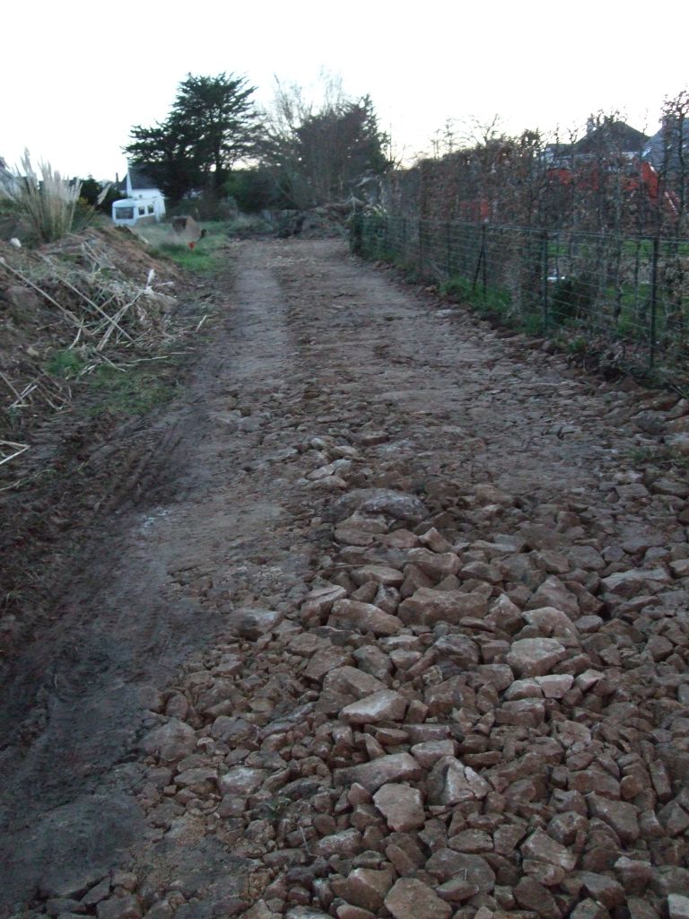 Empierrement de l'accs du terrain