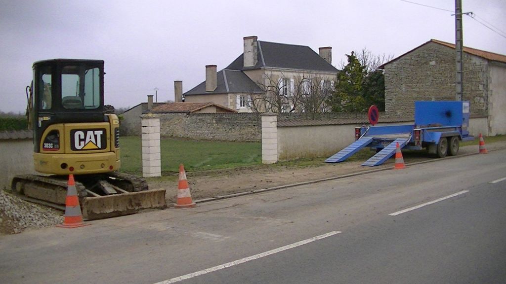 La pelleteuse et sa remorque