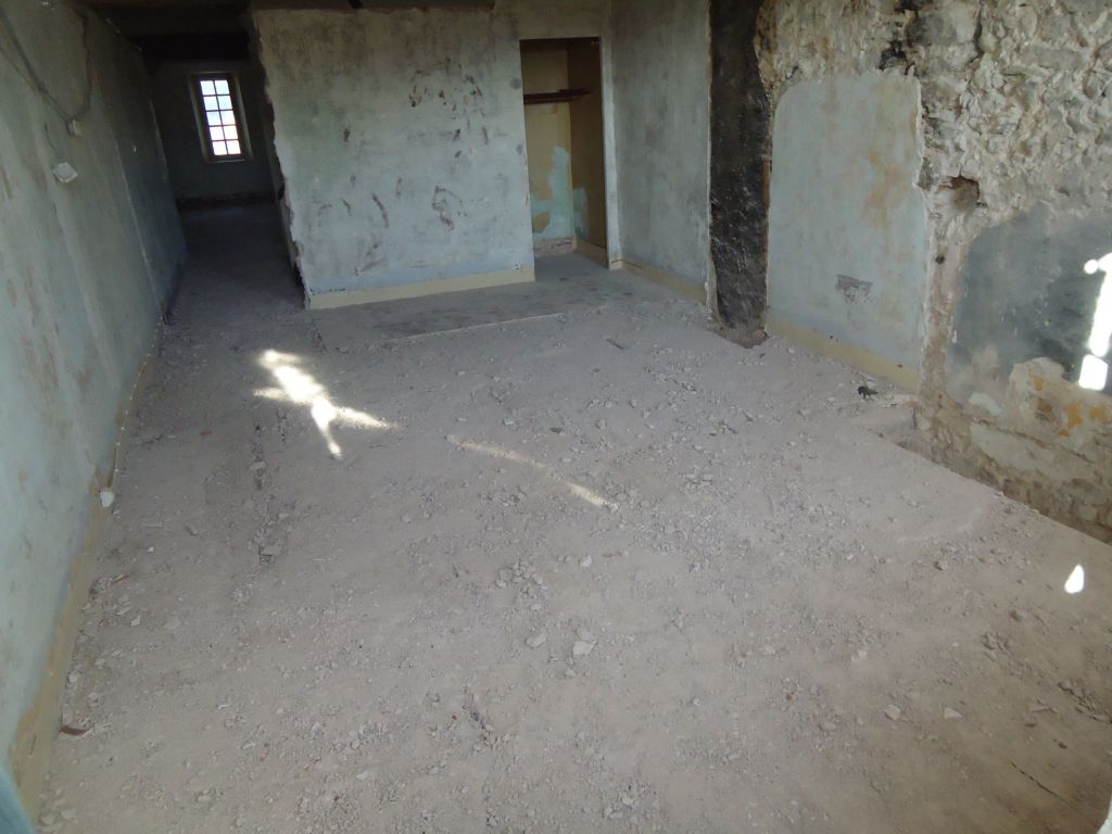 Enlèvement du carrelage de la chambre sud 1er