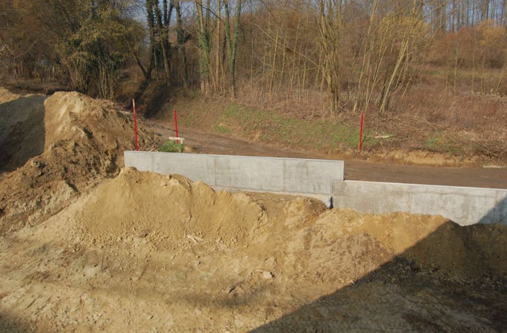 muret sur l'arrière du terrain