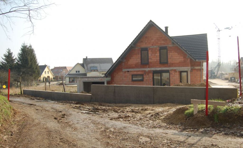 muret sur l'arrière du terrain