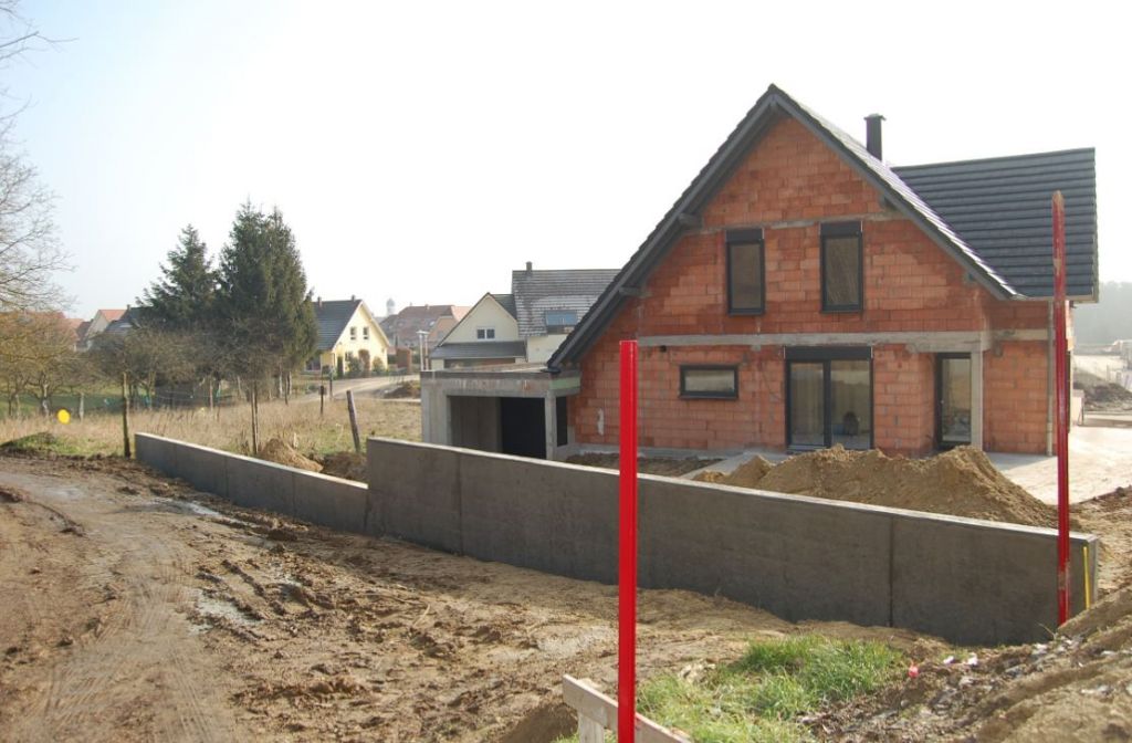 muret sur l'arrière du terrain