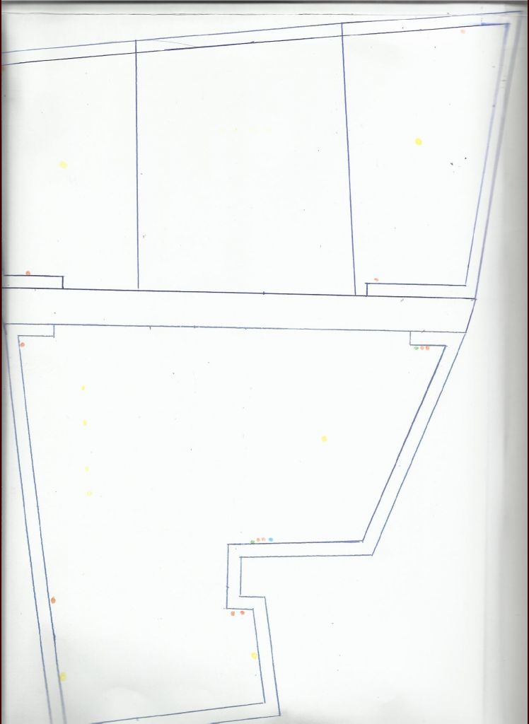 Difficile  expliquer  
<br />
Partie du bas salon salle  manger sous les combles 
<br />
carr du milieu c'est le vide donnant sur la cuisine 
<br />
de chaque cot pices en mezzanine