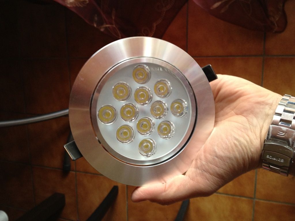 Spot a Led 12W , nous allons avoir 4 comme ca dans la cuisine