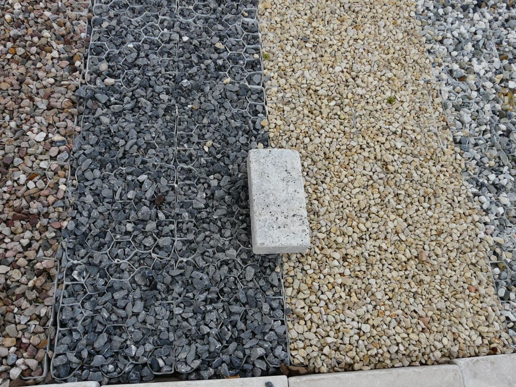 Concass� calcaire gris avec bordure
