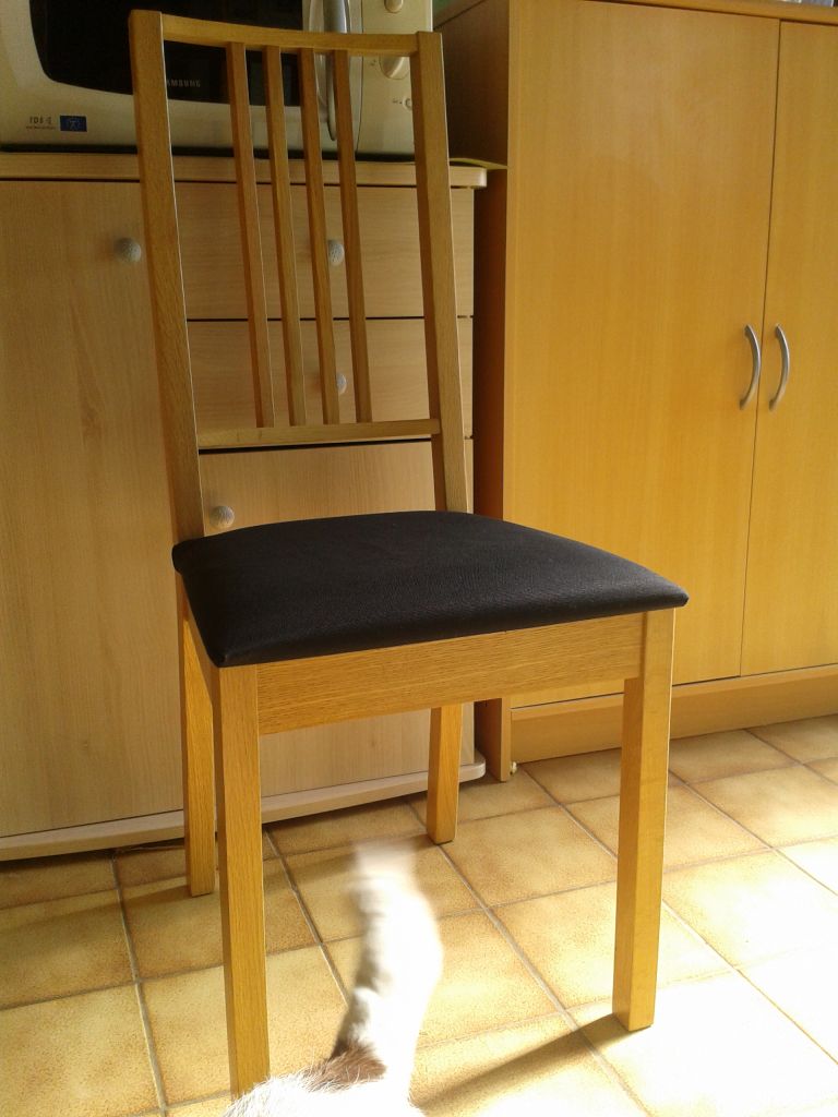 Chaisse ikea refaite en noir