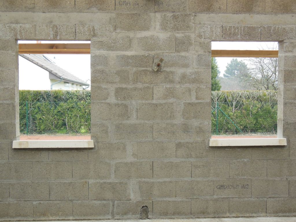appuis béton blanc chambre et bureau