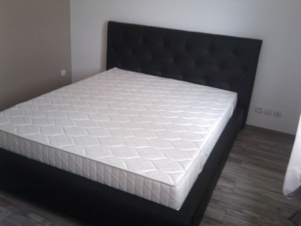Notre lit tout juste mont� !