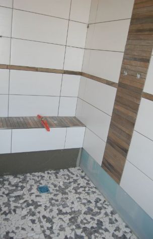 douche étage avec son banc