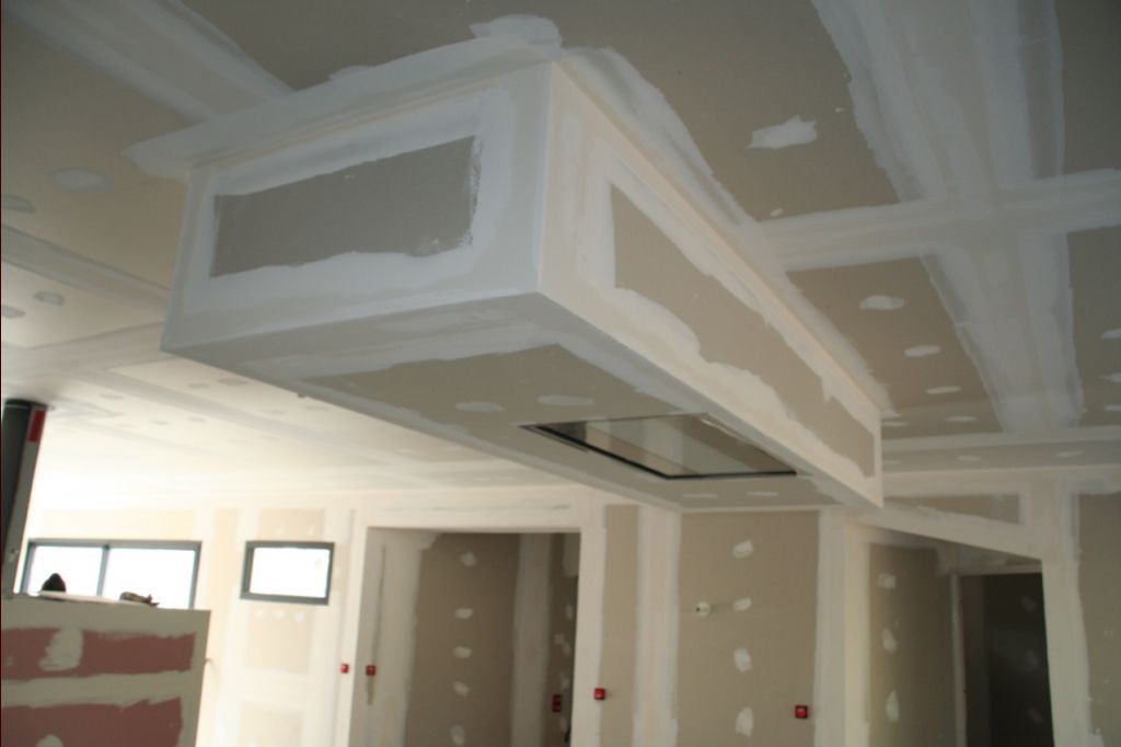 Caisson de la hotte plafond