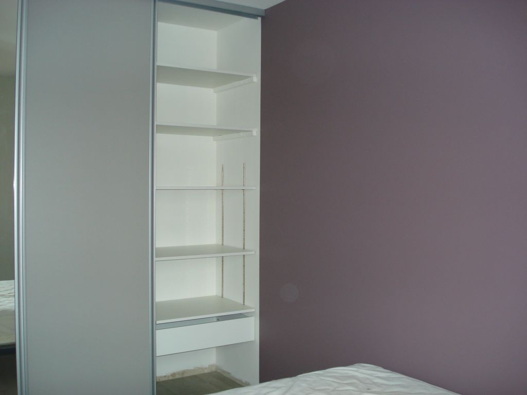 Int�rieur du placard de la chambre