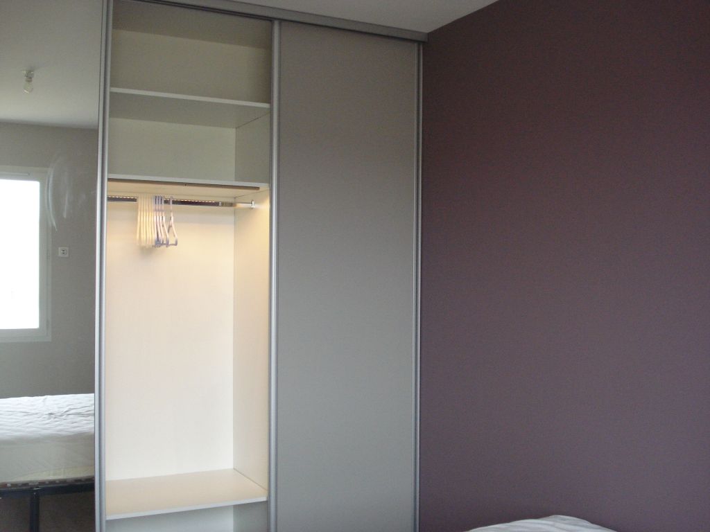 Int�rieur du placard de la chambre