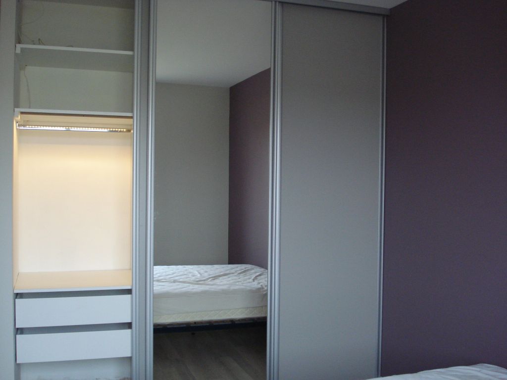 Int�rieur du placard de la chambre