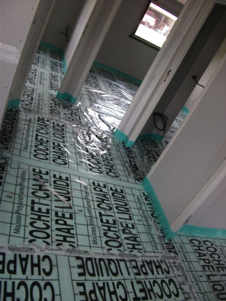 dans le hall