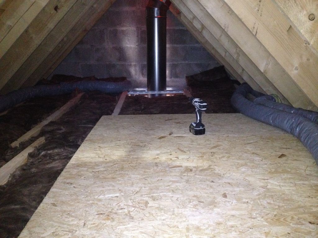 Pose du plancher dans les combles....
