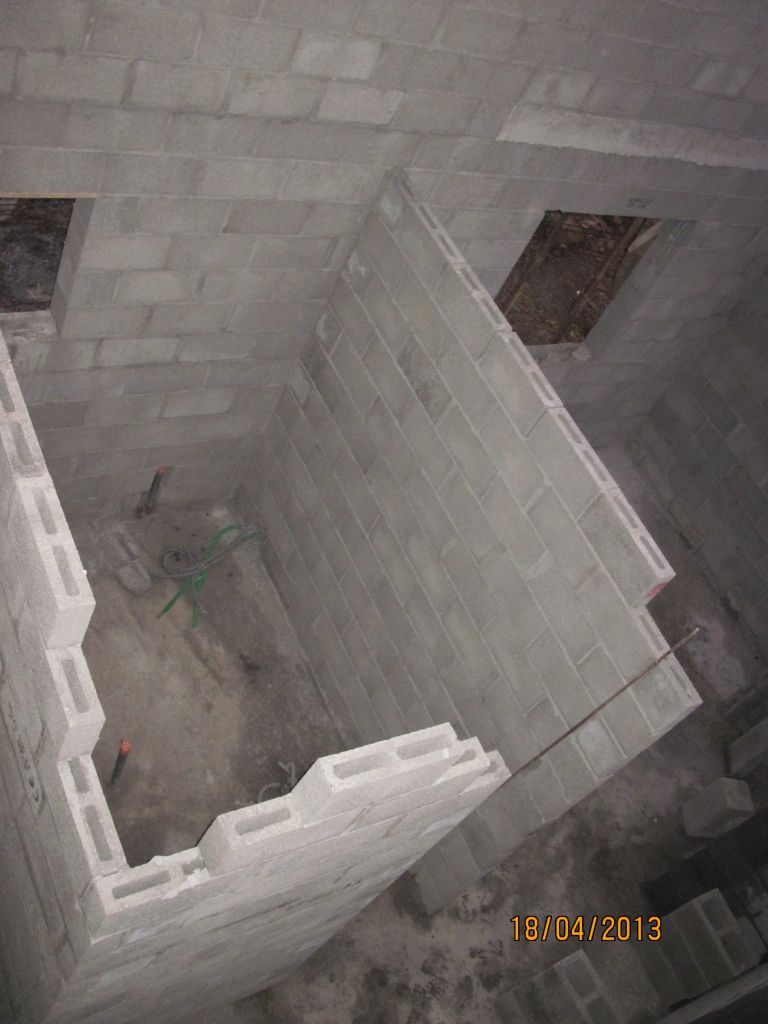 Vue sur salle de bains et chambre 3