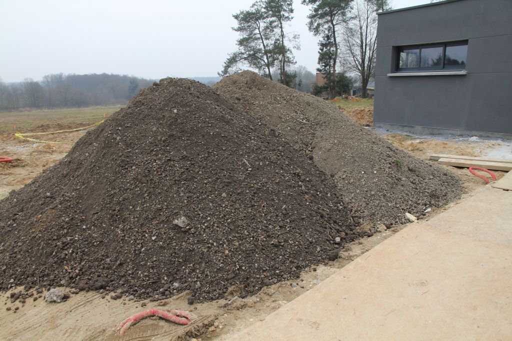 3 bennes de 20 T de tout-venant pour la cr�ation du parking