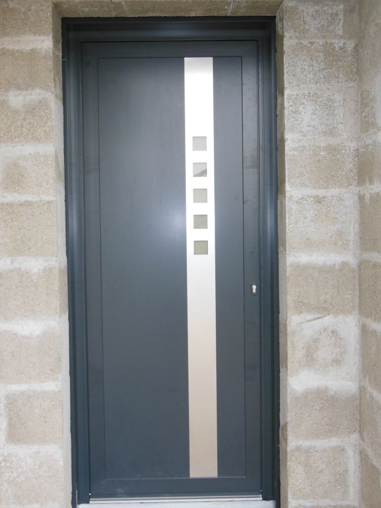 porte entrée encore sans la barre de tirage