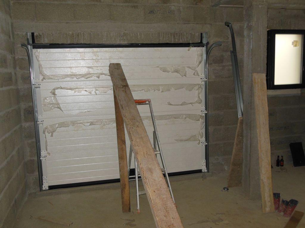 porte de garage en cours