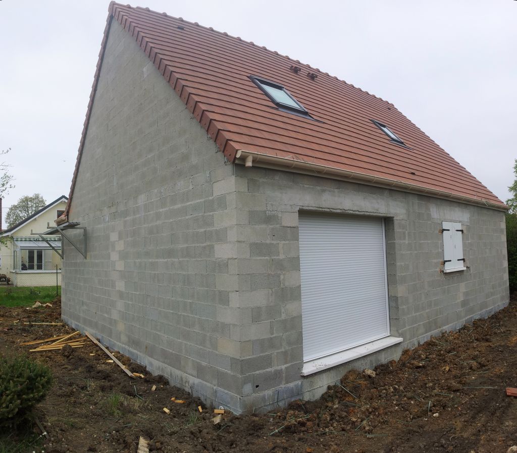Maison avec la toiture c�t� Sud-Ouest