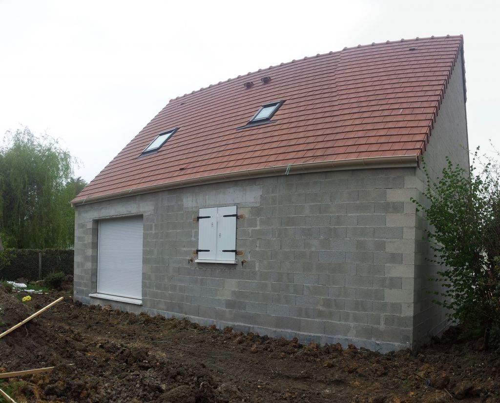 Maison avec la toiture c�t� Nord-Est