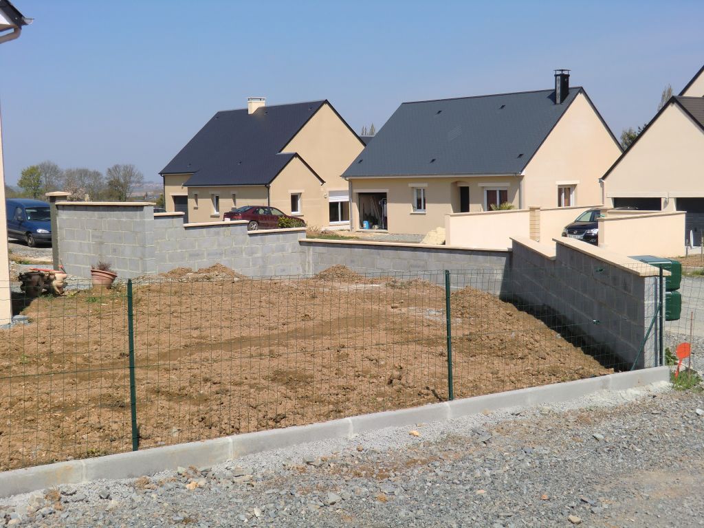 Muret termin�... plus qu'� enduire et ce sera fini !