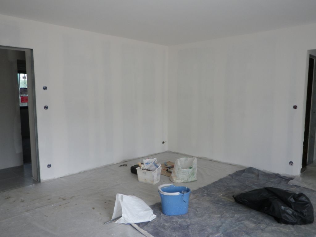 1ère couche de peinture dans la pièce de vie