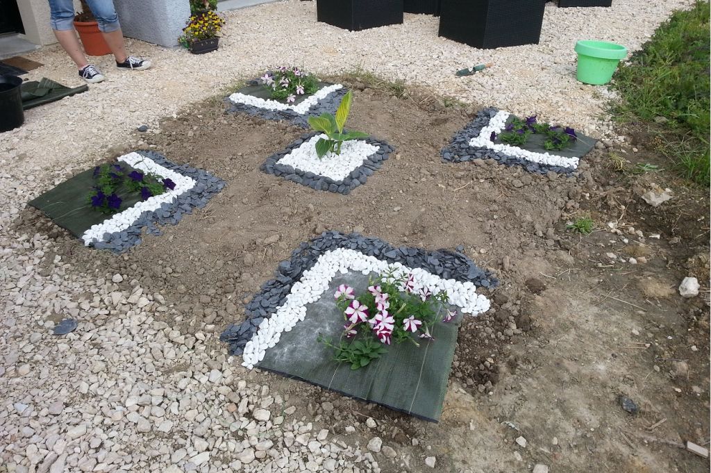 Plantation en cours... Premire fois de notre vie, donc la technique n'est pas parfaite loin de la !