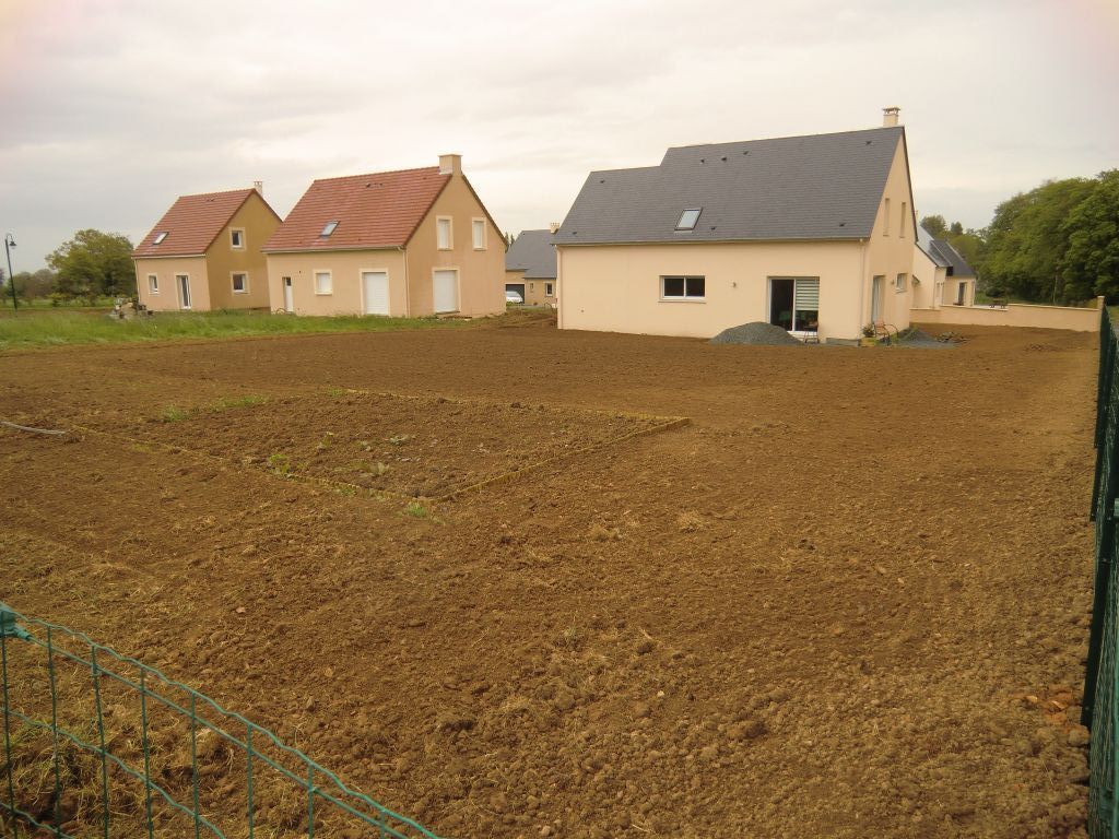 Le terrain est pret pour recevoir le gazon !!!