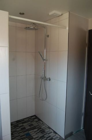 colonne de douche de la SDB du RDC