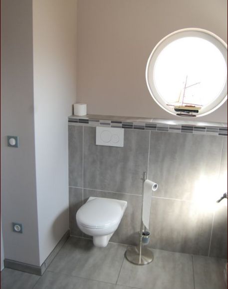 toilettes dans la SDB du RDC posés